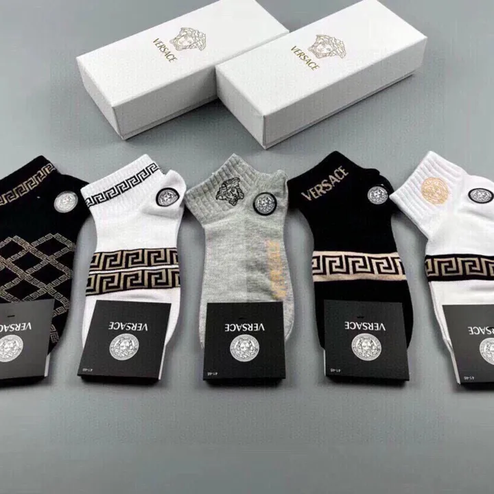 スーパーコピー ヴェルサーチ 靴下