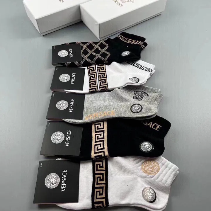 スーパーコピー ヴェルサーチ 靴下