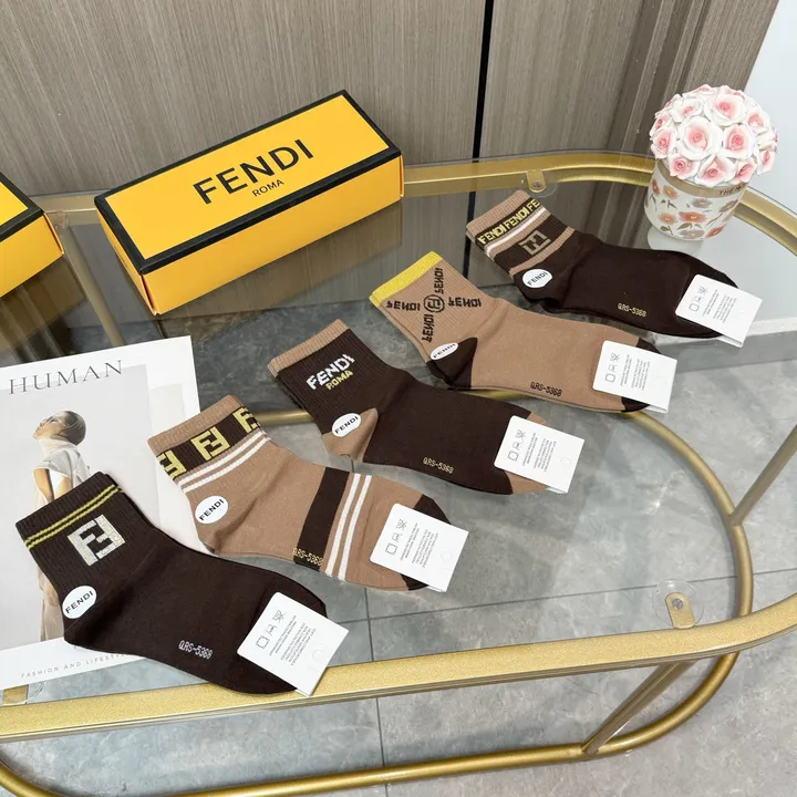 スーパーコピー ヴェルサーチ 靴下