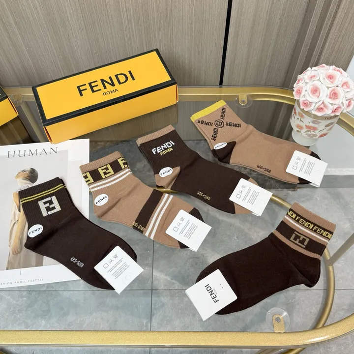 スーパーコピー ヴェルサーチ 靴下