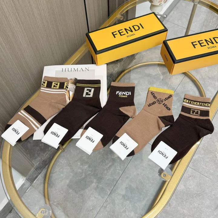 スーパーコピー ヴェルサーチ 靴下