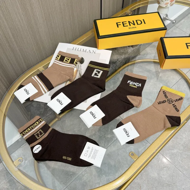 スーパーコピー ヴェルサーチ 靴下