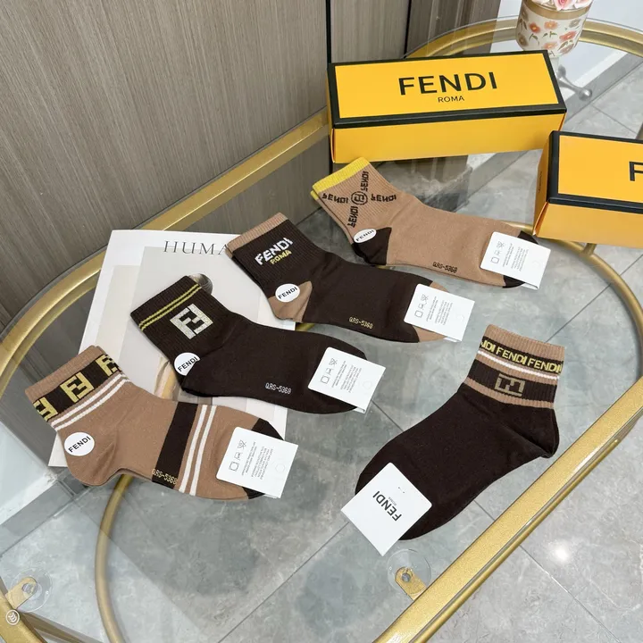 スーパーコピー ヴェルサーチ 靴下