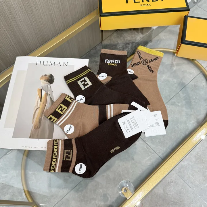 スーパーコピー ヴェルサーチ 靴下