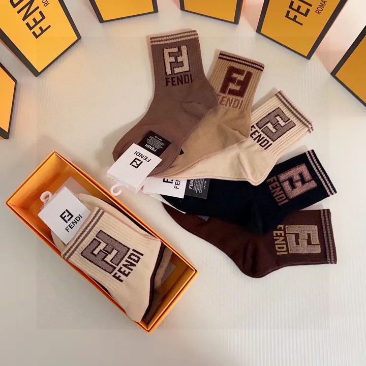 スーパーコピー ヴェルサーチ 靴下