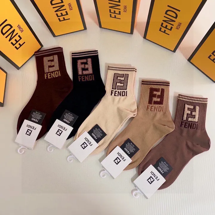 スーパーコピー ヴェルサーチ 靴下