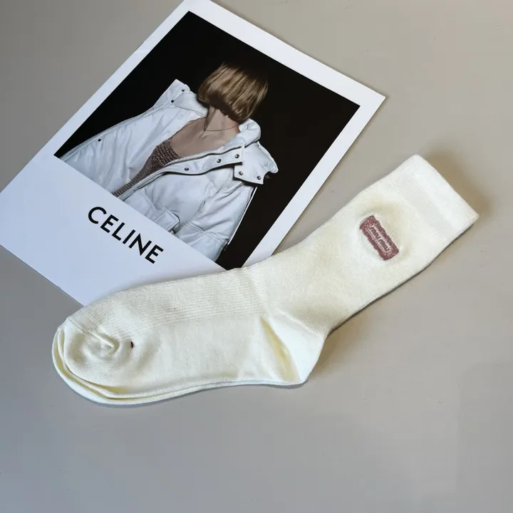 スーパーコピー ミュウミュウ 靴下