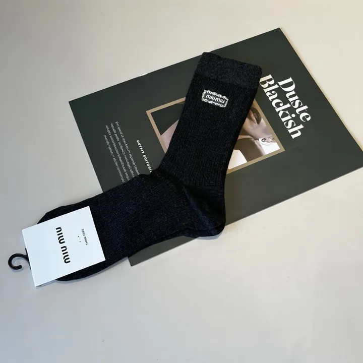 スーパーコピー ミュウミュウ 靴下