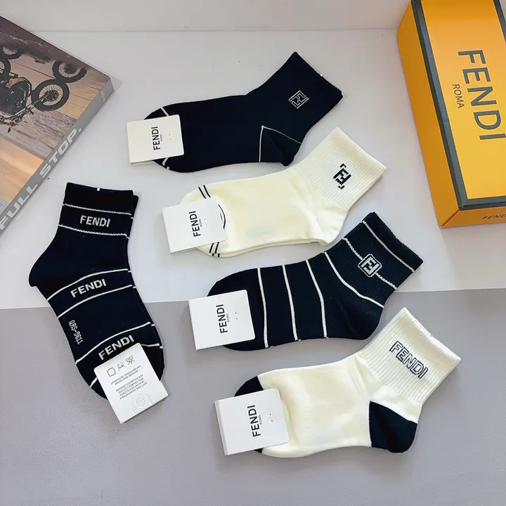 スーパーコピー ヴェルサーチ 靴下