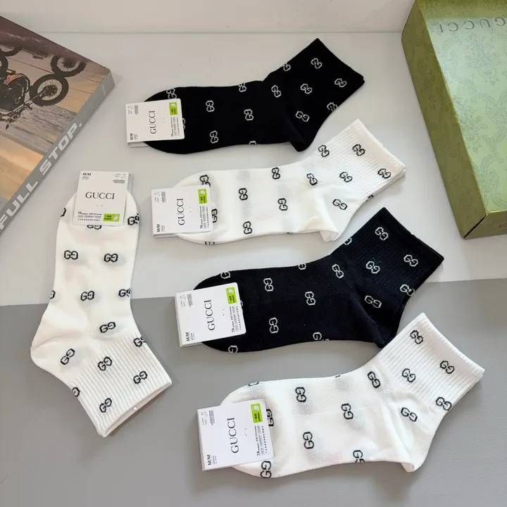 スーパーコピー ミュウミュウ 靴下