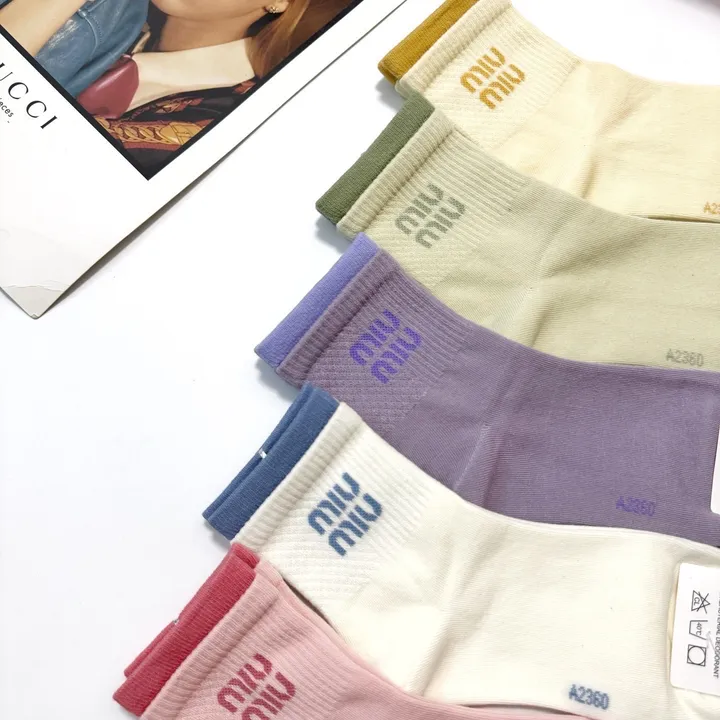 スーパーコピー ミュウミュウ 靴下