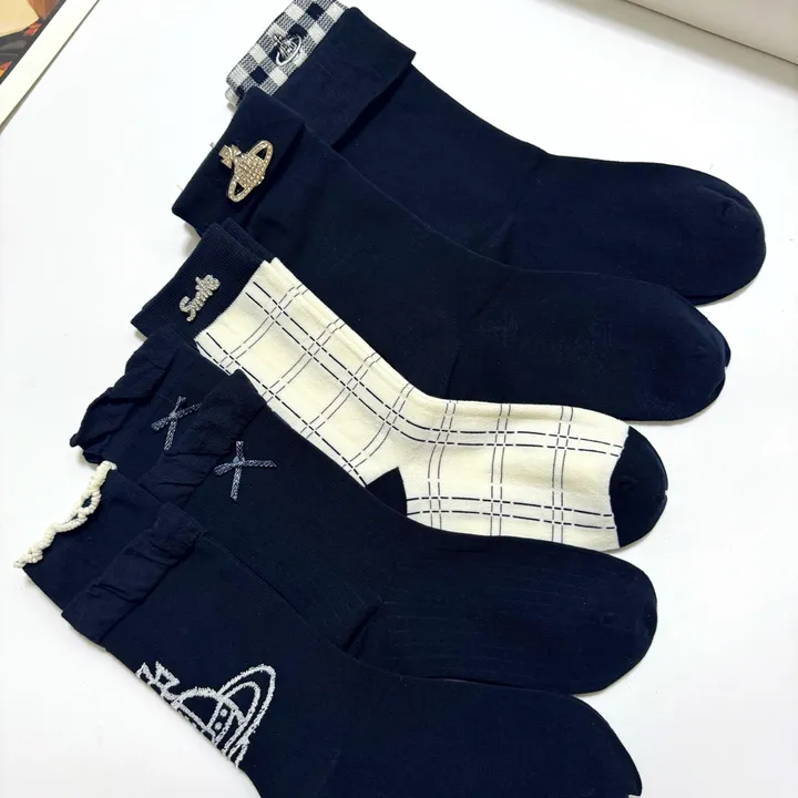 スーパーコピー ヴィヴィアン・ウエストウッド 靴下