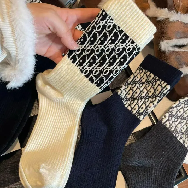 スーパーコピー ディオール 靴下