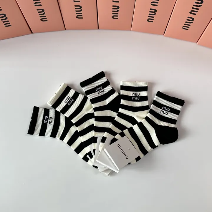 スーパーコピー ミュウミュウ 靴下