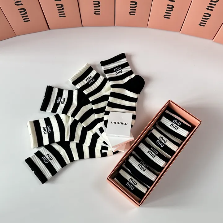 スーパーコピー ミュウミュウ 靴下