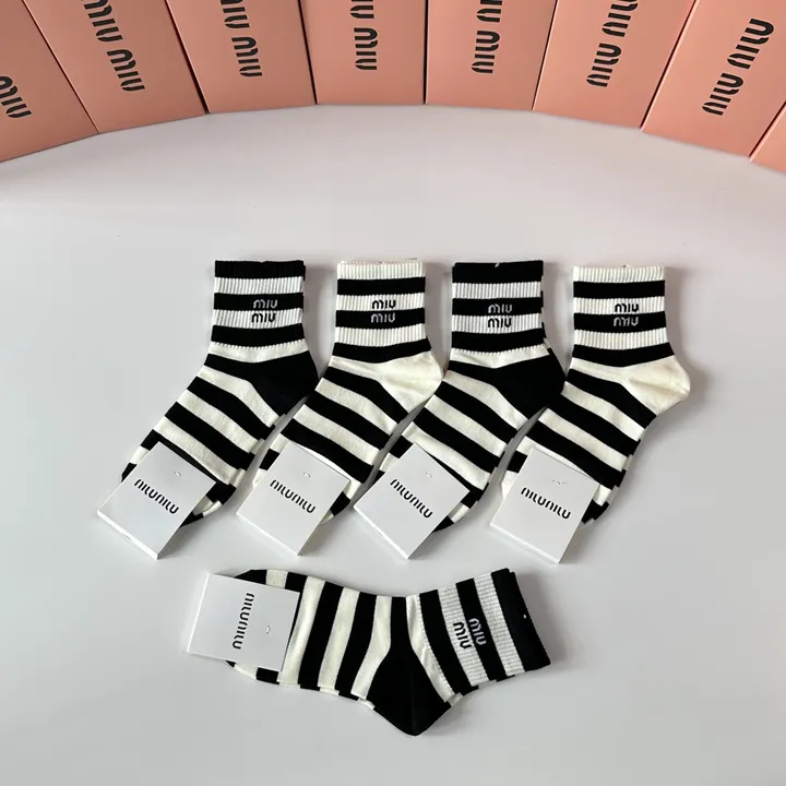 スーパーコピー ミュウミュウ 靴下