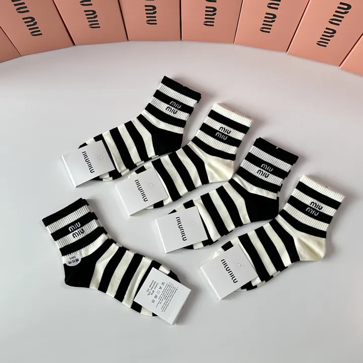 スーパーコピー ミュウミュウ 靴下