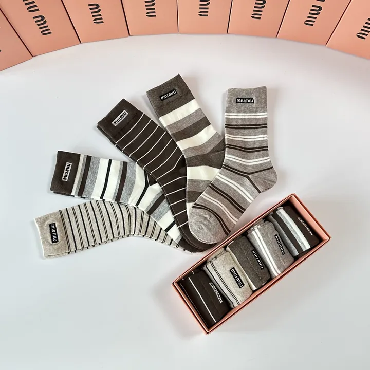 スーパーコピー ミュウミュウ 靴下