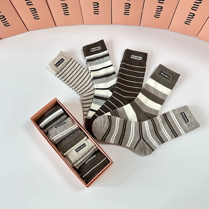 スーパーコピー ミュウミュウ 靴下