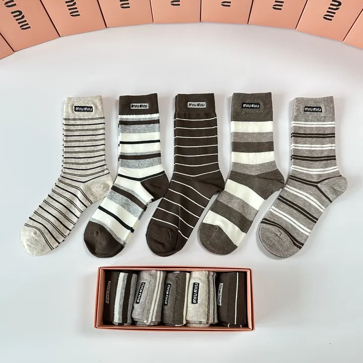 スーパーコピー ミュウミュウ 靴下