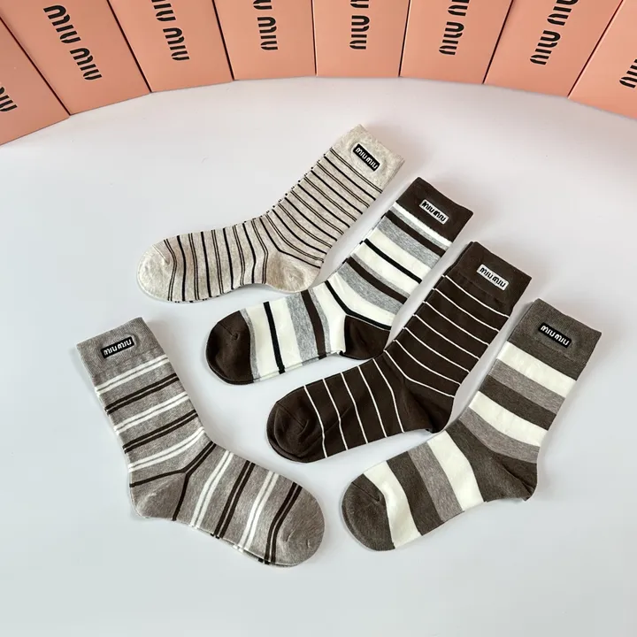 スーパーコピー ミュウミュウ 靴下