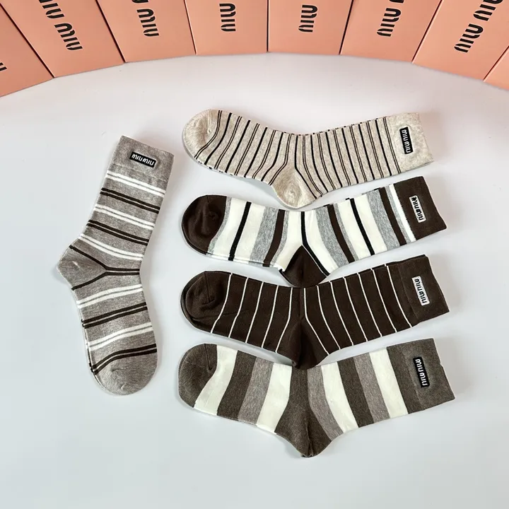 スーパーコピー ミュウミュウ 靴下