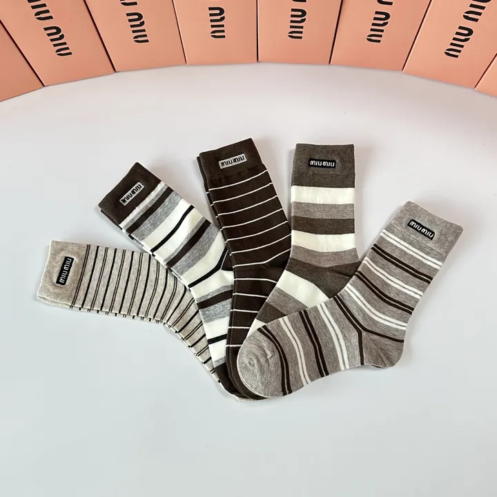 スーパーコピー ミュウミュウ 靴下