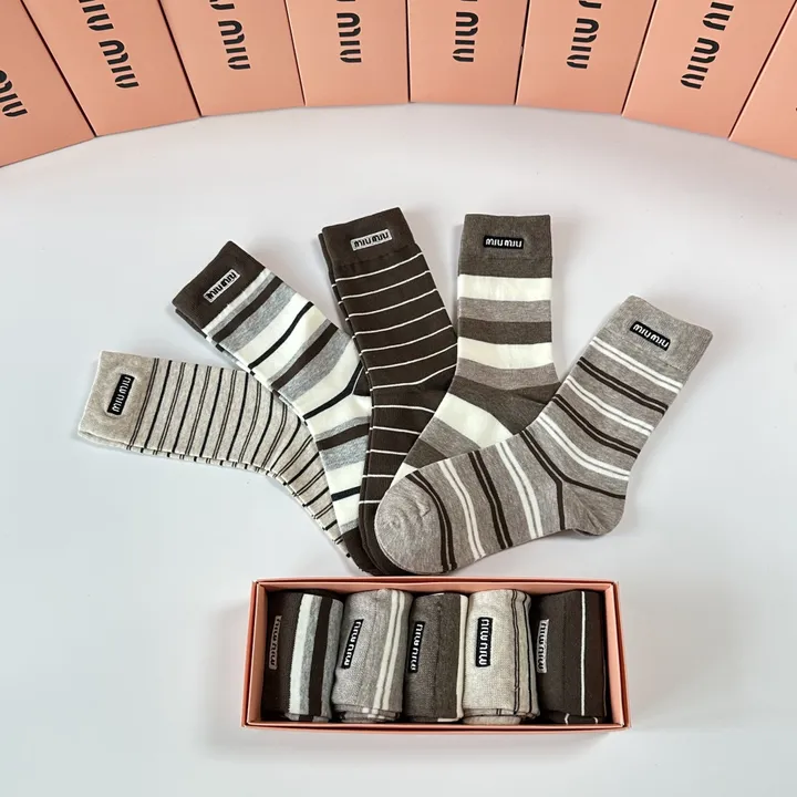 スーパーコピー ミュウミュウ 靴下