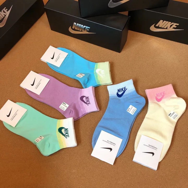 スーパーコピー ナイキ 靴下