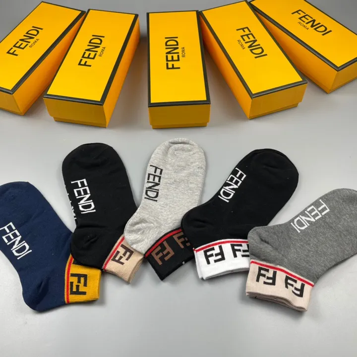 スーパーコピー ヴェルサーチ 靴下