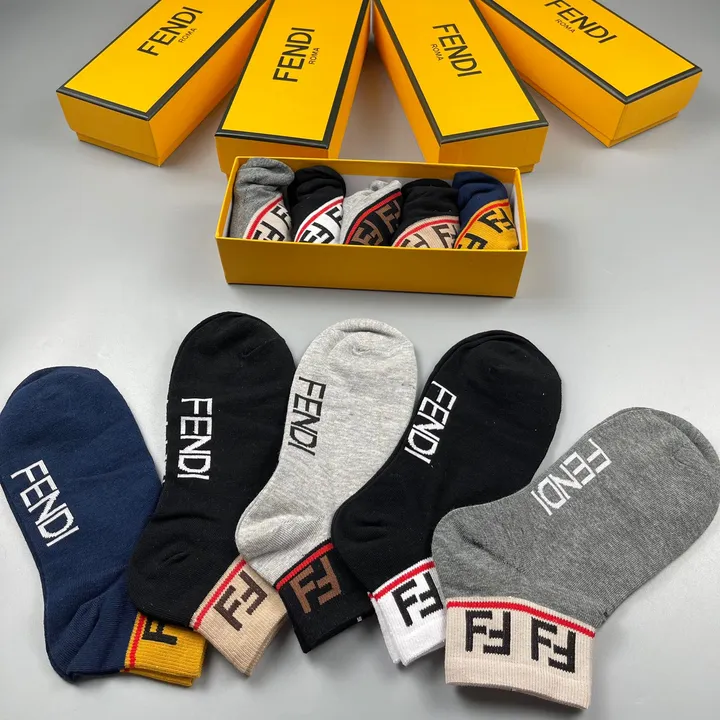 スーパーコピー ヴェルサーチ 靴下