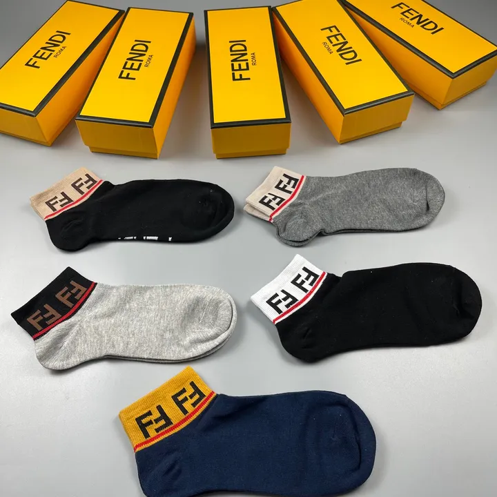 スーパーコピー ヴェルサーチ 靴下