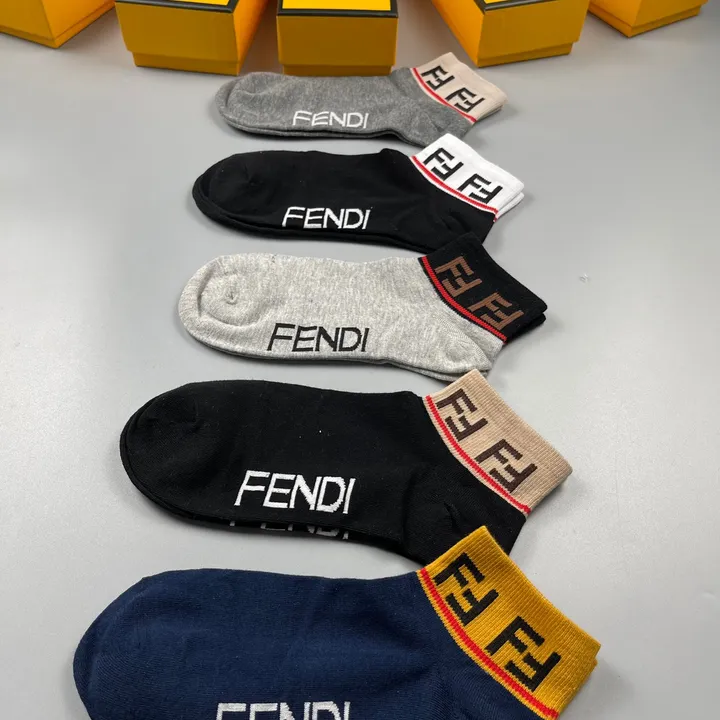 スーパーコピー ヴェルサーチ 靴下