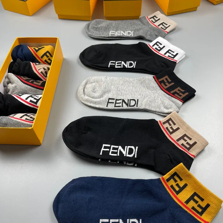 スーパーコピー ヴェルサーチ 靴下