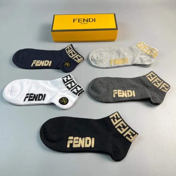 スーパーコピー ヴェルサーチ 靴下