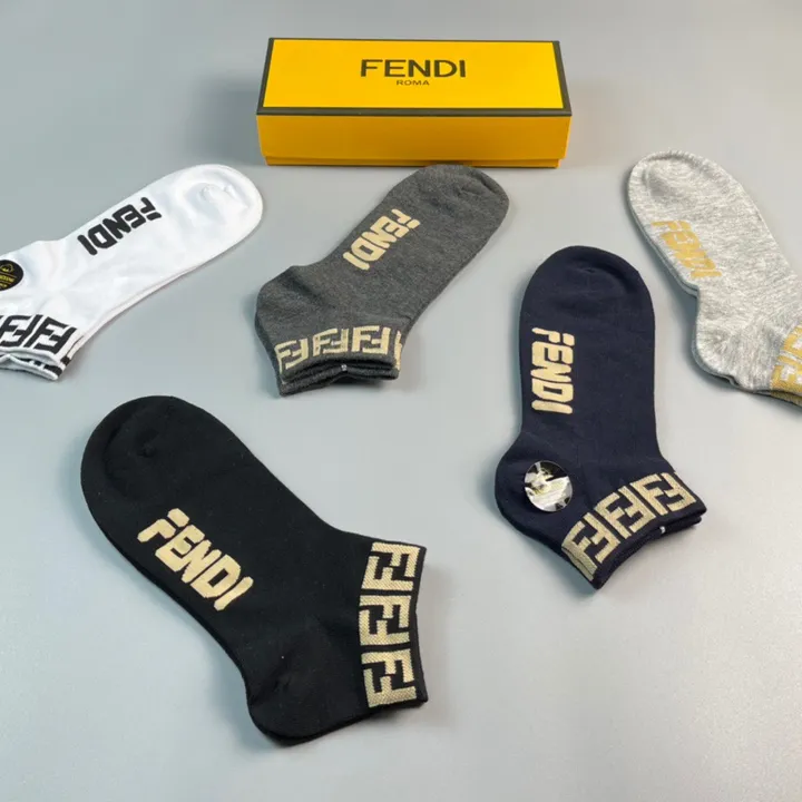 スーパーコピー ヴェルサーチ 靴下