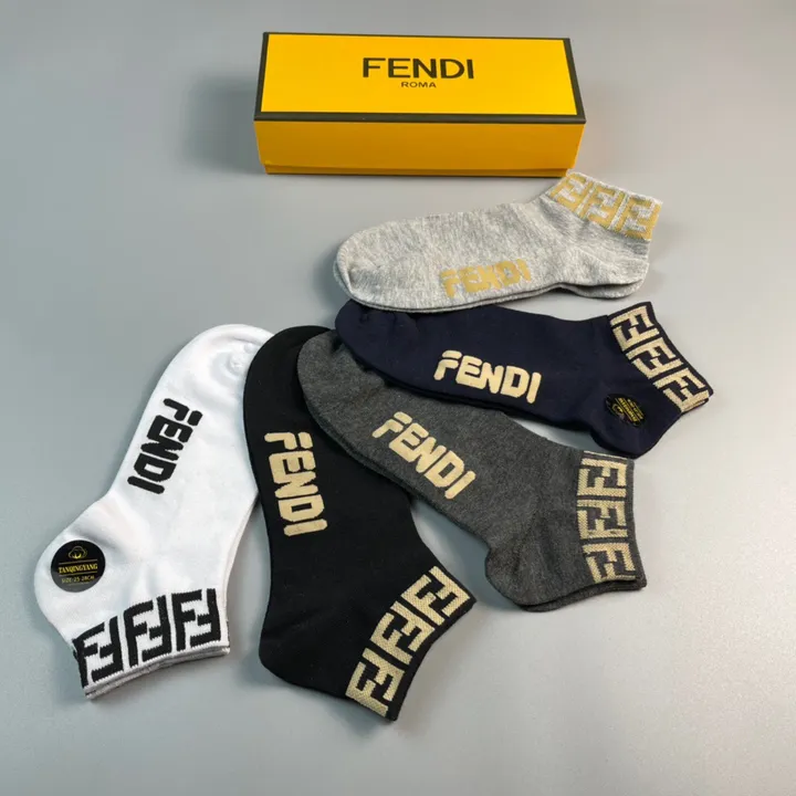 スーパーコピー ヴェルサーチ 靴下