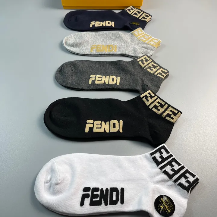 スーパーコピー ヴェルサーチ 靴下