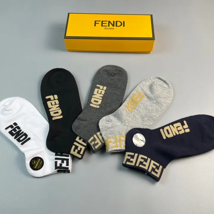 スーパーコピー ヴェルサーチ 靴下