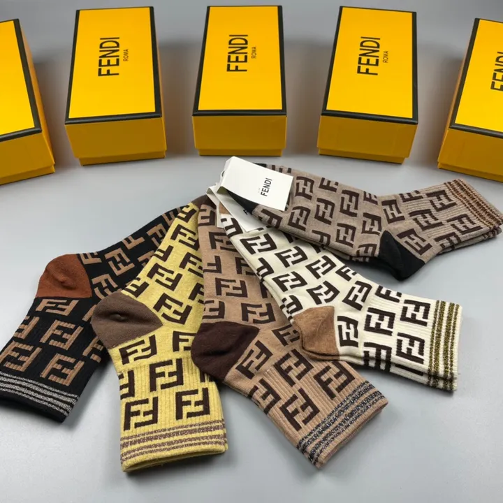 スーパーコピー ヴェルサーチ 靴下