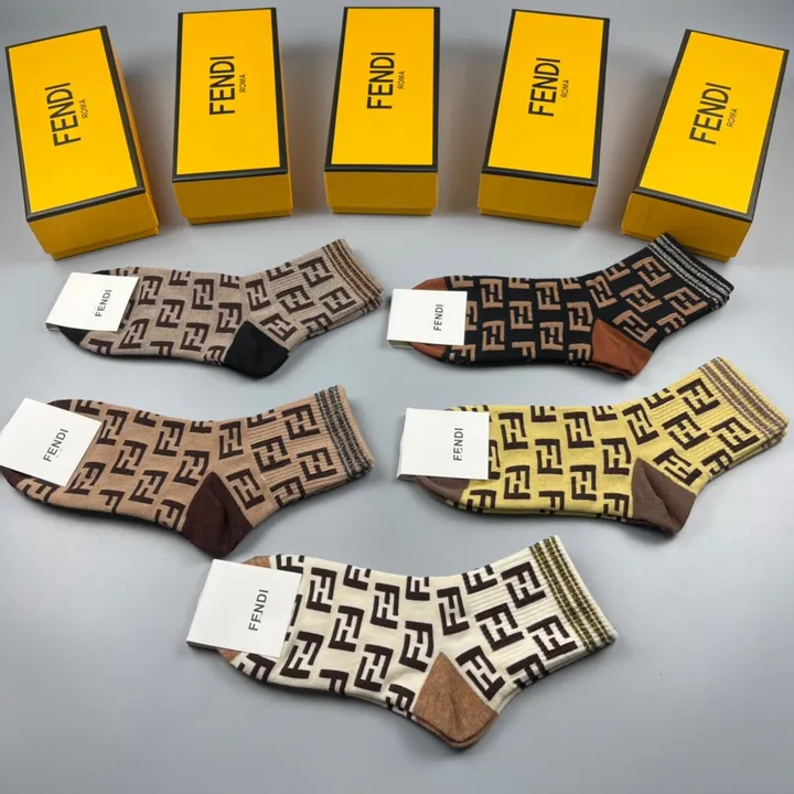 スーパーコピー ヴェルサーチ 靴下