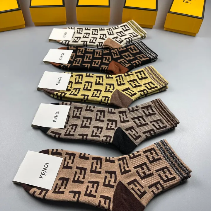 スーパーコピー ヴェルサーチ 靴下