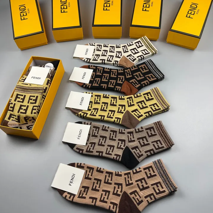 スーパーコピー ヴェルサーチ 靴下