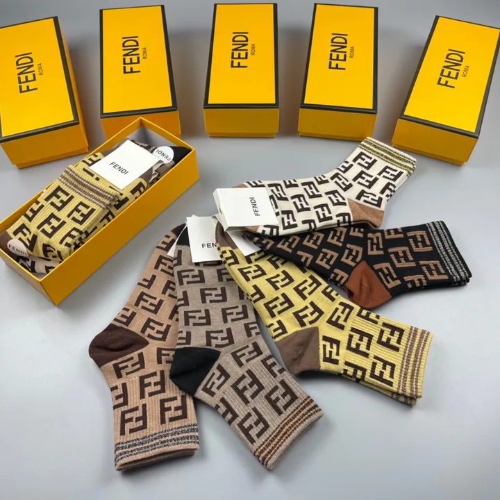 スーパーコピー ヴェルサーチ 靴下