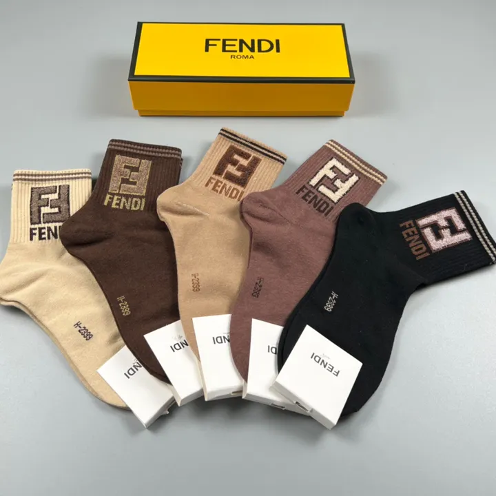 スーパーコピー ヴェルサーチ 靴下