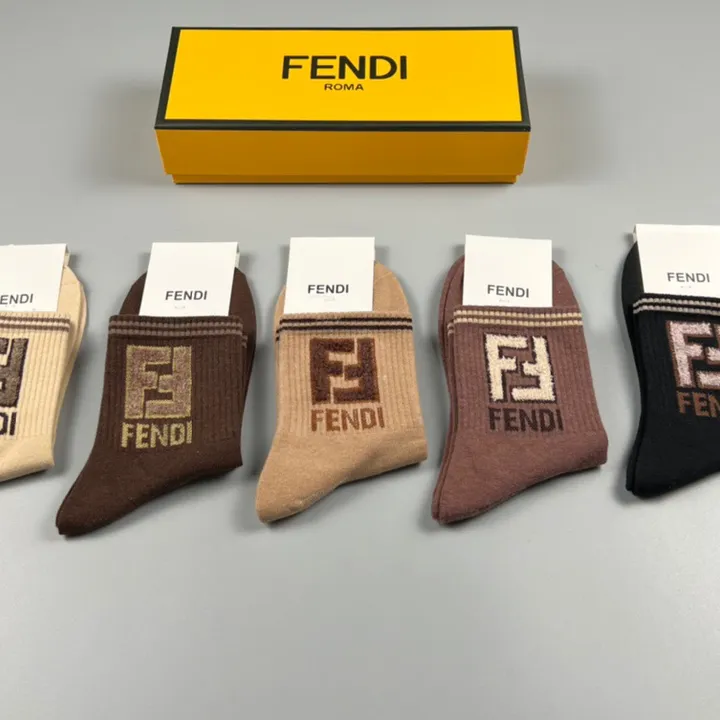 スーパーコピー ヴェルサーチ 靴下