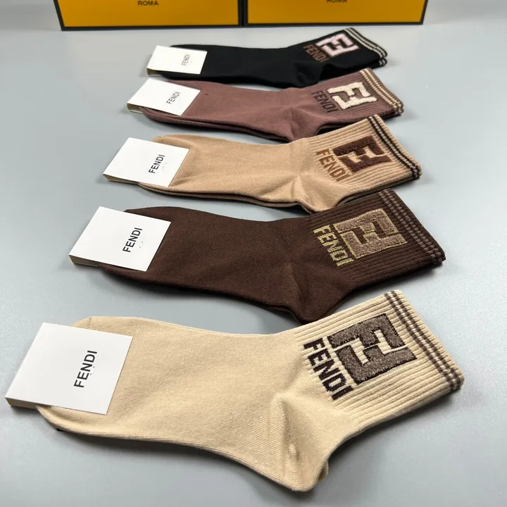 スーパーコピー ヴェルサーチ 靴下