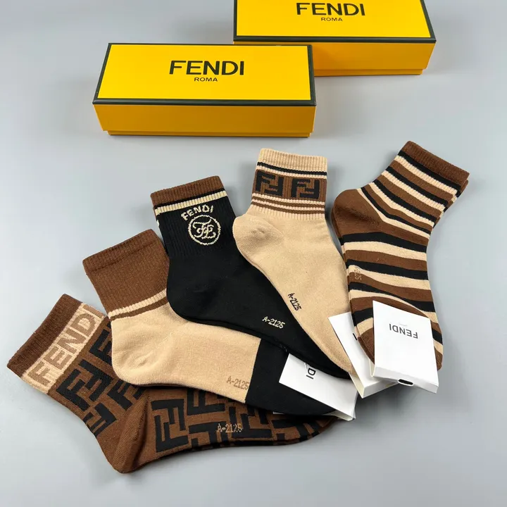 スーパーコピー ヴェルサーチ 靴下