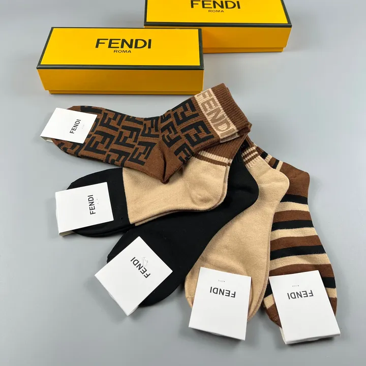 スーパーコピー ヴェルサーチ 靴下