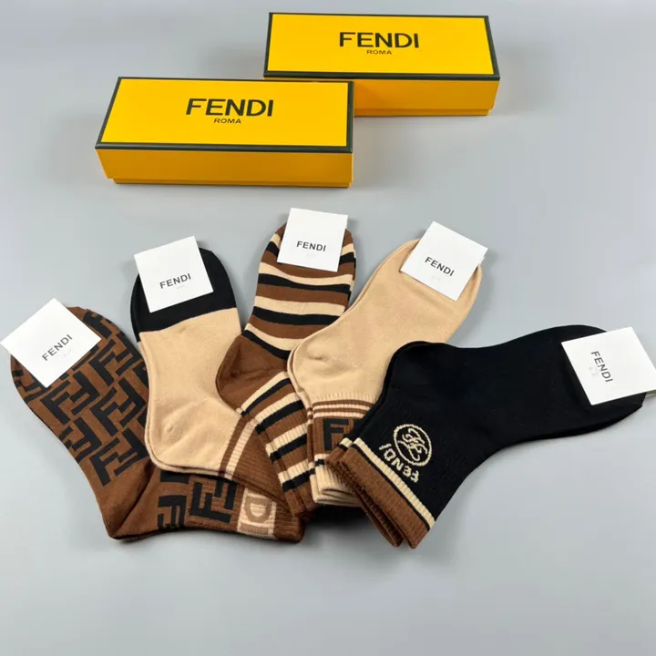 スーパーコピー ヴェルサーチ 靴下